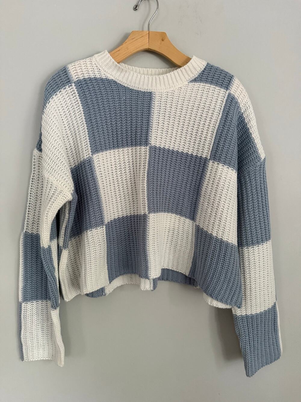 Moon and Madison Blue and white checkered cropped sweater, size small